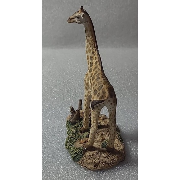 SECOND NATURE DESIGN WILDLIFE COLLECTIBLES 4.5 In. GIRAFFE FIGURINE - Picture 4 of 5